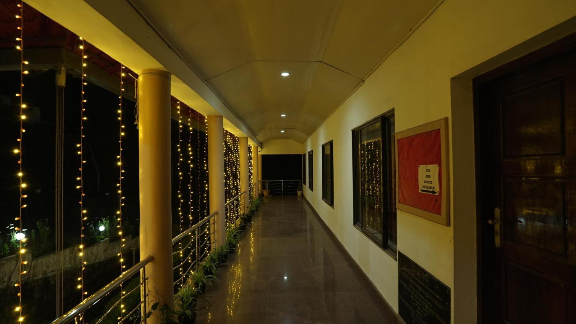 Hotel Ac Mist à Munnar Extérieur photo